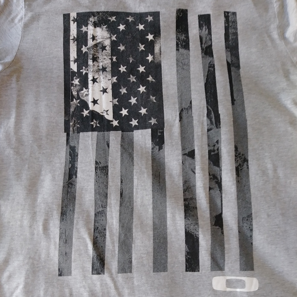 Oakley T-Shirt Size Medium - Picture 5 of 5